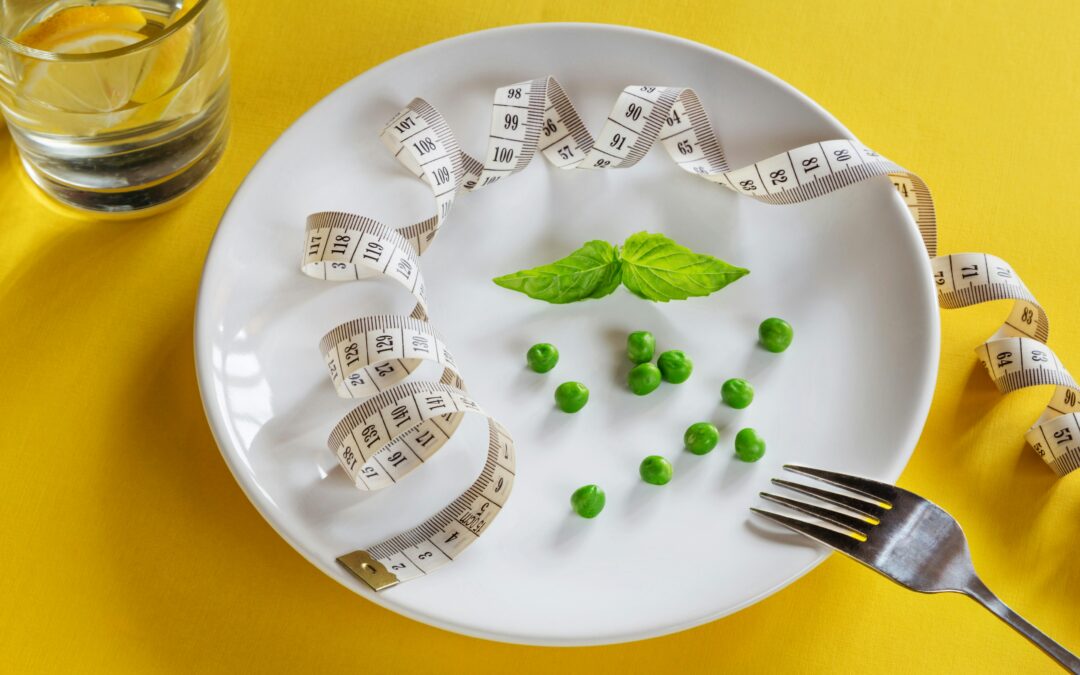 Comer poco no siempre te ayuda a perder grasa (y esta es la razón)